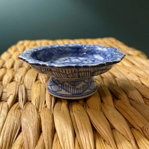 Beautiful Porcelain Trinket Dish/Salt Cellar